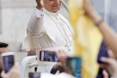 Pastoral visit by His Holiness Pope Leo XIV to Naples: he meets the public in Piazza del Plebiscito, Naples, 8 May 2026.